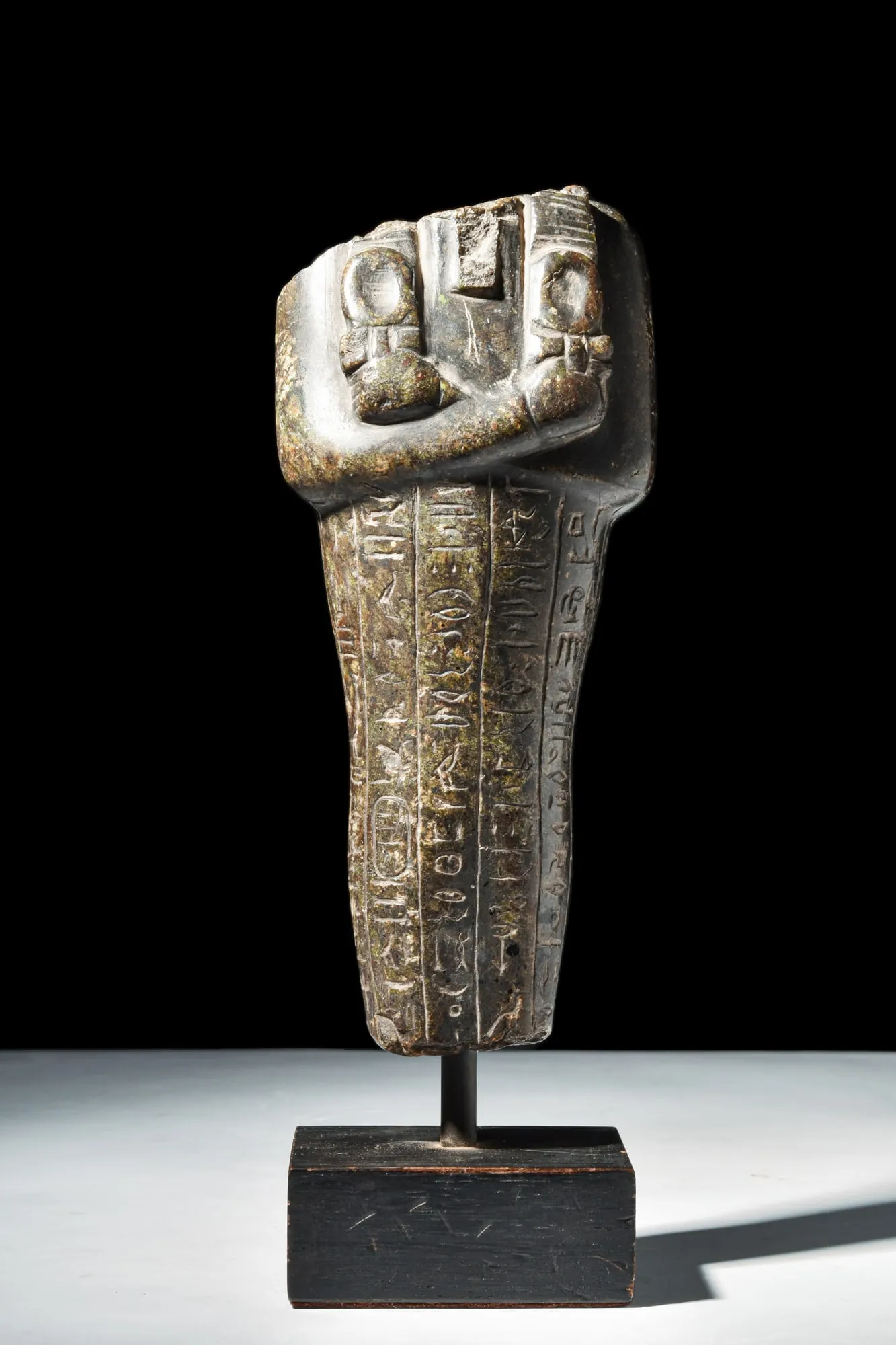 Fragmentary ushabti made for Amenhotep III, which sold for £17,000 (£21,250 or $26,950 with buyer’s premium) at Apollo Art Auctions.