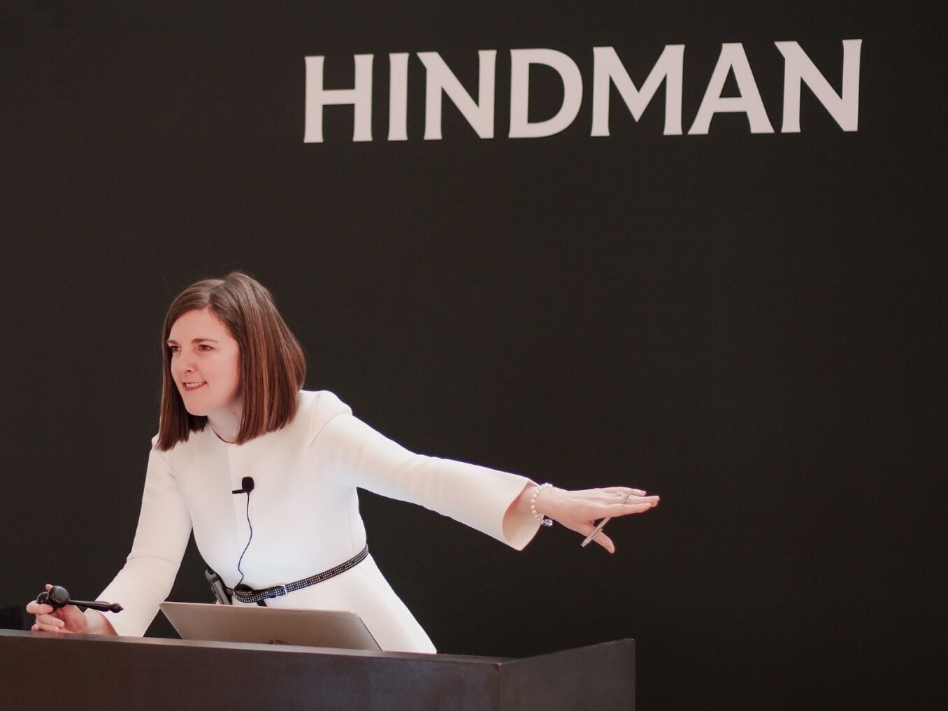 Gemma Sudlow on the rostrum for Hindman’s inaugural New York auction, Time & Space: Watches from the Collection of Glen de Vries. Image courtesy of Hindman.