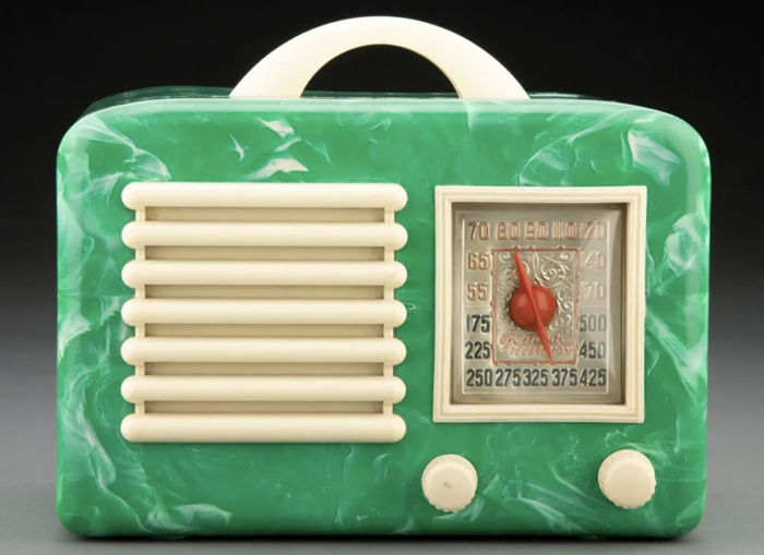 A General Television & Radio Corp. Model 5A5 Bakelite radio in a marbled green case color earned $1,700 plus the buyer’s premium in November 2023. Image courtesy of Heritage Auctions and LiveAuctioneers.