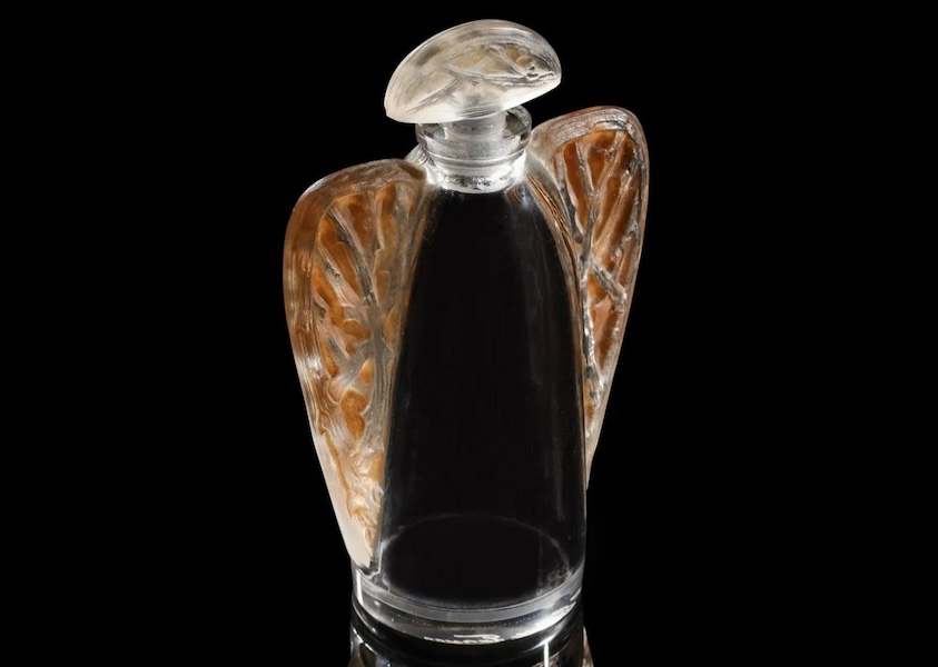 A 1912 Rene Lalique Oreilles Epines perfume bottle achieved $70,000 plus the buyer’s premium in April 2022. Image courtesy of Perfume Bottles Auction and LiveAuctioneers.