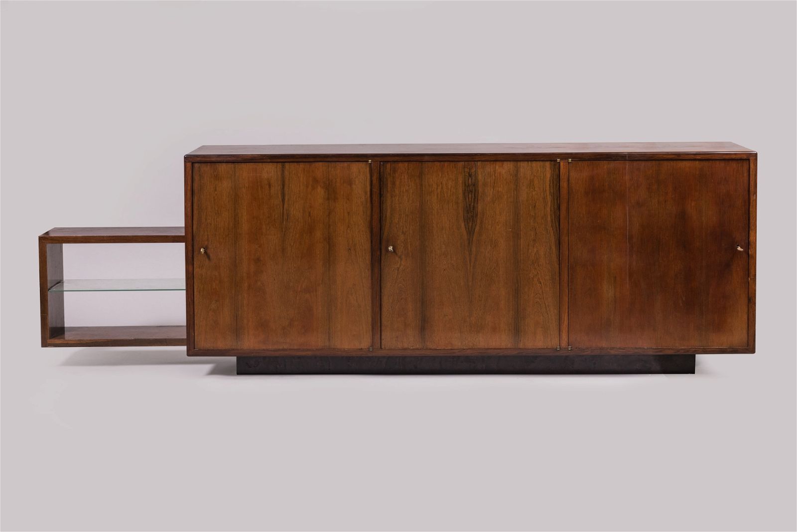 Pierre Chareau sideboard, a variant of model MA788, which sold for €13,020 ($14,100) with buyer’s premium at Valoir Pousse-Cornet.
