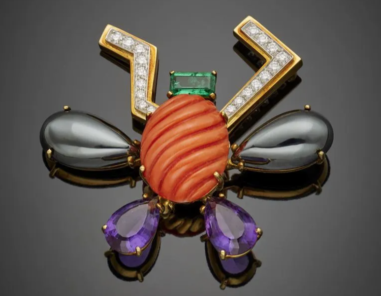 An emerald, diamond, and carved coral bi-colored gold bug brooch, designed by Paloma Picasso for Tiffany & Co, attained €7,000 ($7,586) plus the buyer’s premium in June 2021. Image courtesy of Il Ponte Casa d’Aste Srl and LiveAuctioneers.