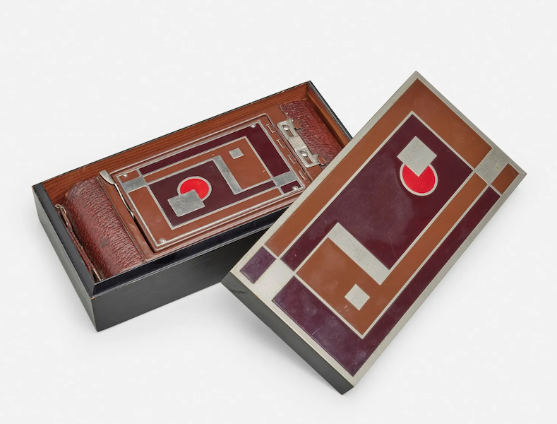 Walter Dorwin Teague’s first project for Eastman Kodak was redesigning its Model 1A Gift camera, for which he embraced an Art Deco aesthetic. This model earned $2,200 plus the buyer’s premium in December 2023. Image courtesy of Wright and LiveAuctioneers.