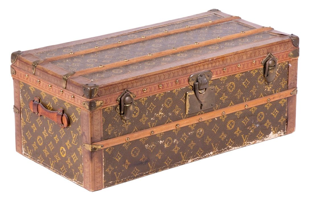 Louis Vuitton salesman’s sample trunk, which sold for $9,375 at Thomaston Place Auction Galleries.
