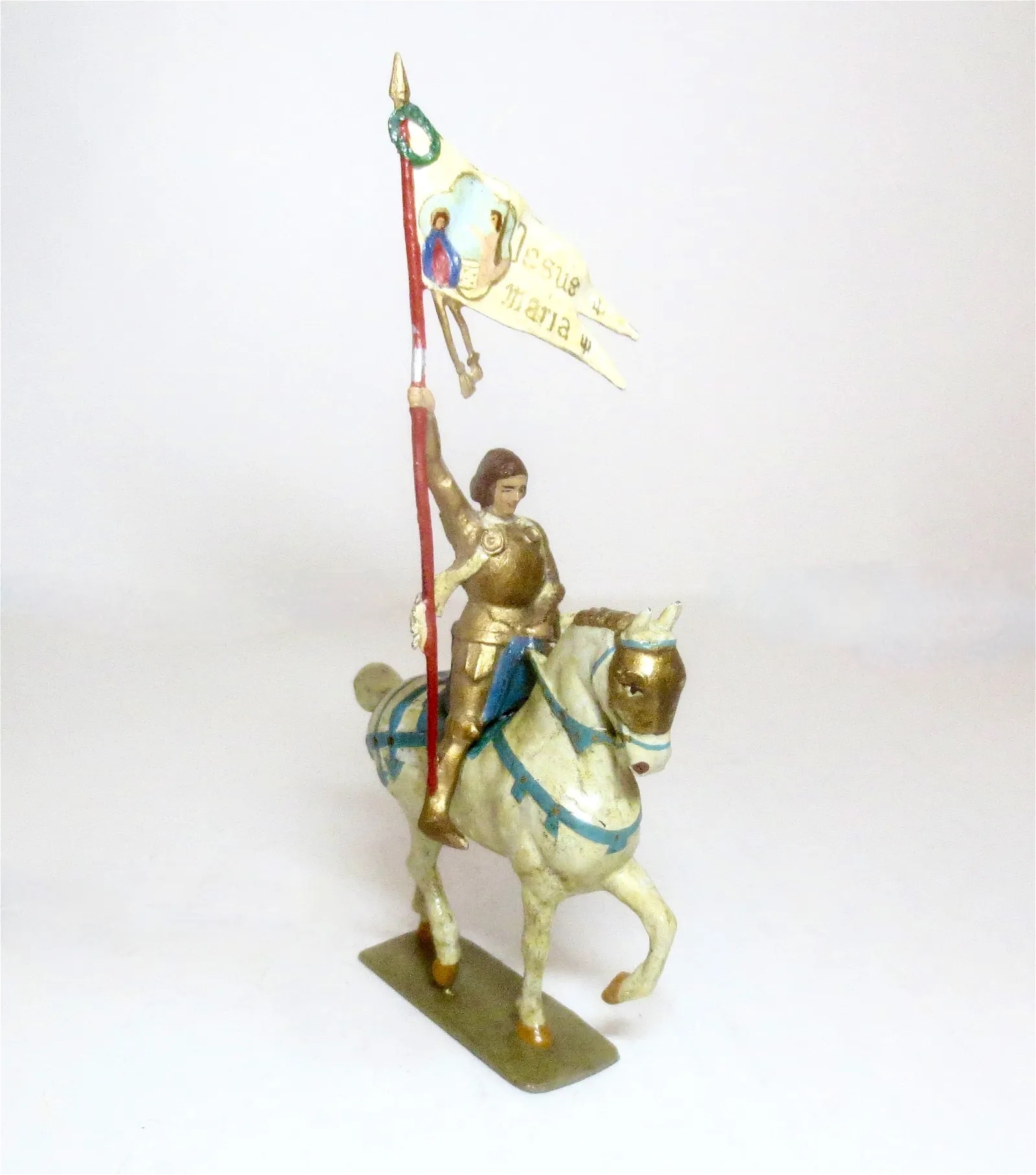 Gustave Vertunni Jeanne d'Arc figure mounted on a horse, which hammered for $800 and sold for $1,024 with buyer’s premium at Old Toy Soldier Auctions.