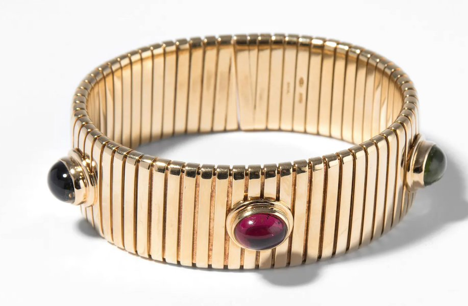 A Bulgari Tubogas gold bangle bracelet having peridot, pink tourmaline, and amethyst cabochons realized CHF13,000 ($14,715) plus the buyer’s premium in December 2022. Image courtesy of Schuler Auktionen AG and LiveAuctioneers.