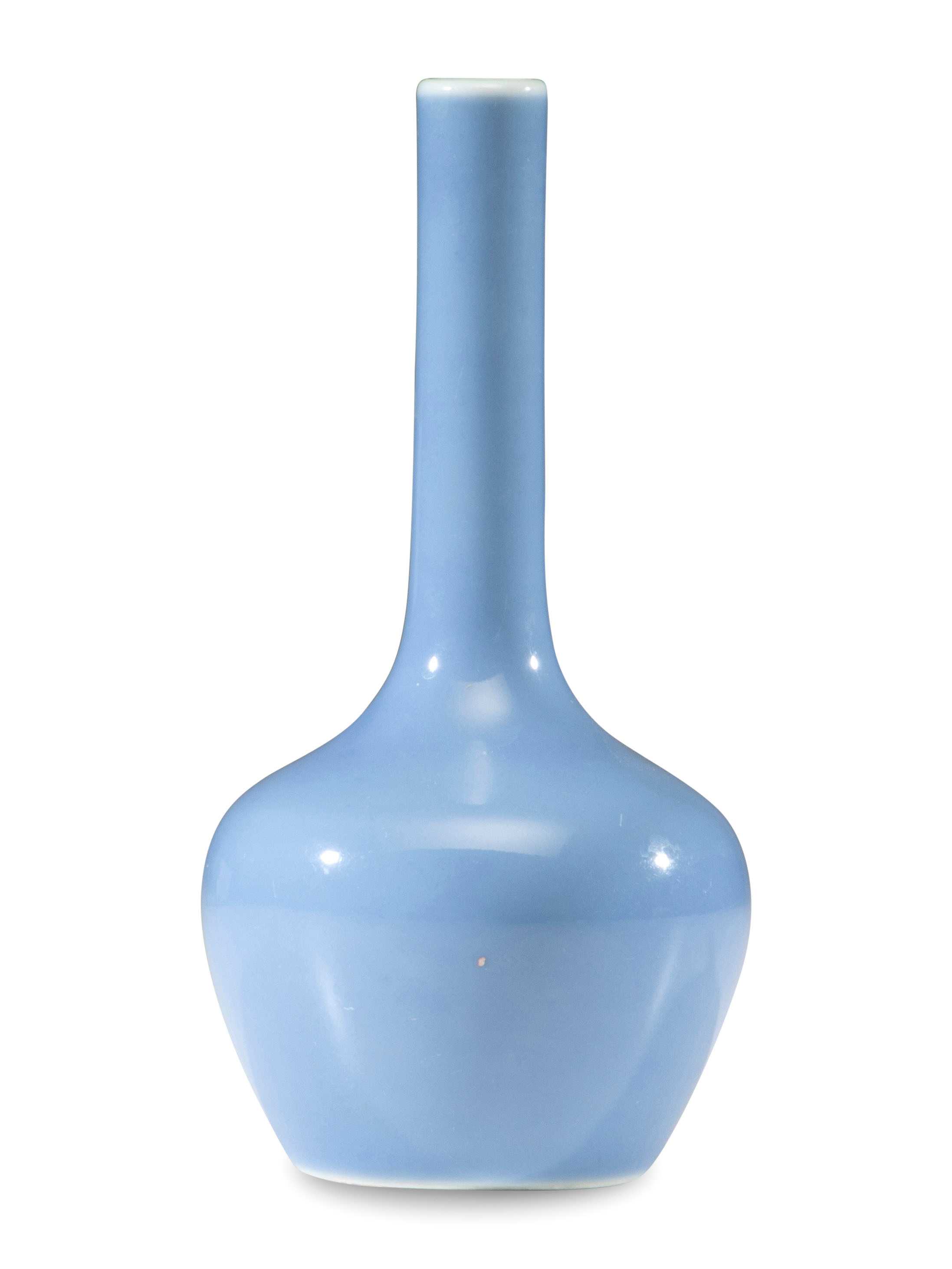 Qing clair-de-lune bottle vase with a six-character Yongzheng mark, which hammered for $350,000 and sold for $458,500 with buyer’s premium at Freeman’s Hindman on March 24.