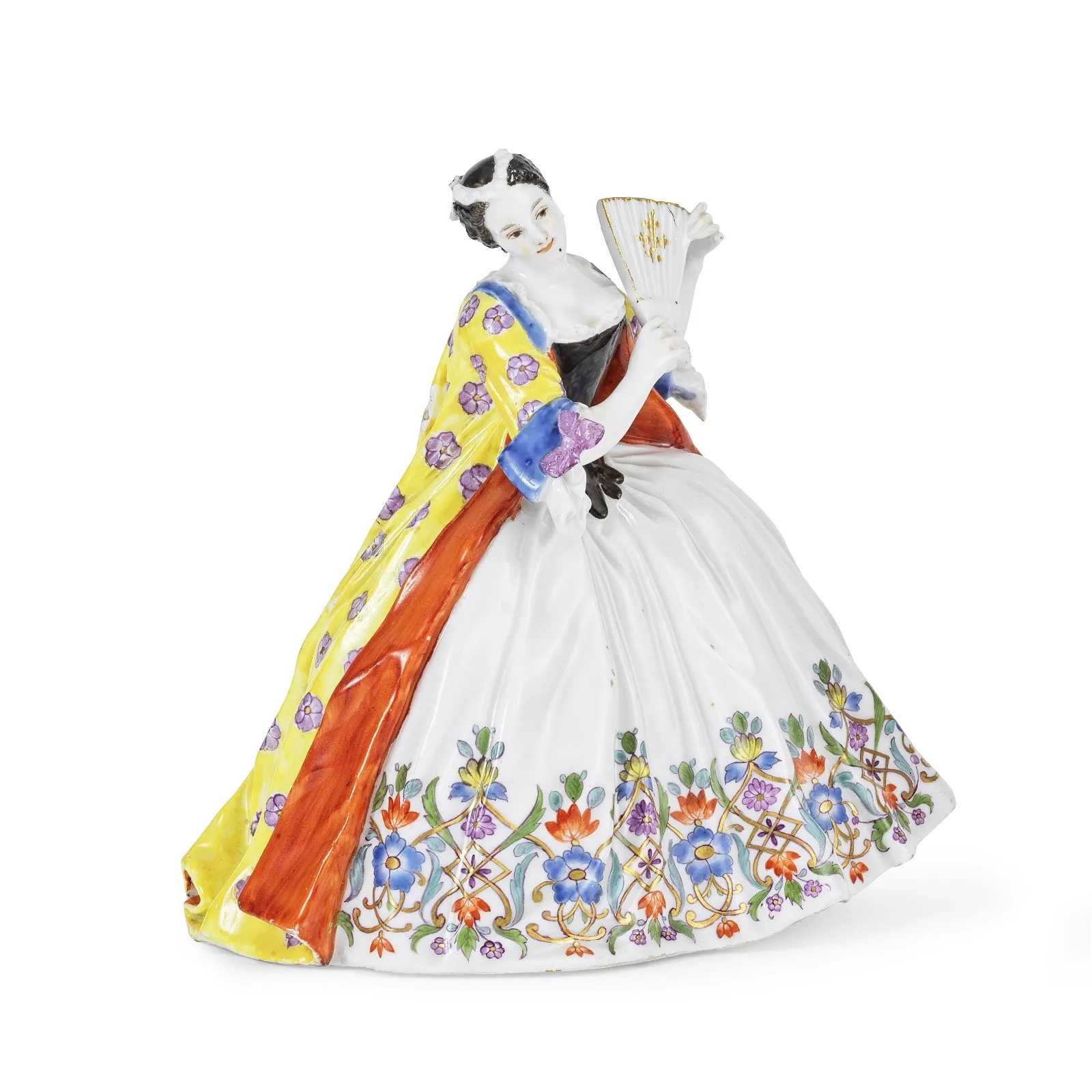 
Circa-1737 Meissen crinoline figure of a woman with a fan by Kaendler, which sold for €127,000 ($135,795) with buyer’s premium at Bonhams Paris.
