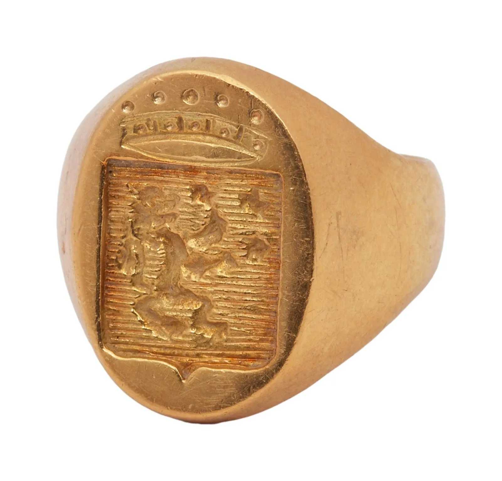 Tony Bennett's Sinatra Family Crest Signet Ring, which sold for $50,000 ($65,000 with buyer’s premium) at Julien's.