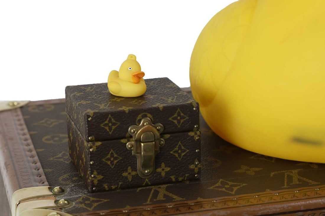 Canard Willy’s petite traveling companion, which has its own miniature Louis Vuitton case, part of a lot estimated at £18,000-£22,000 ($22,855-$27,935) at Sworders.