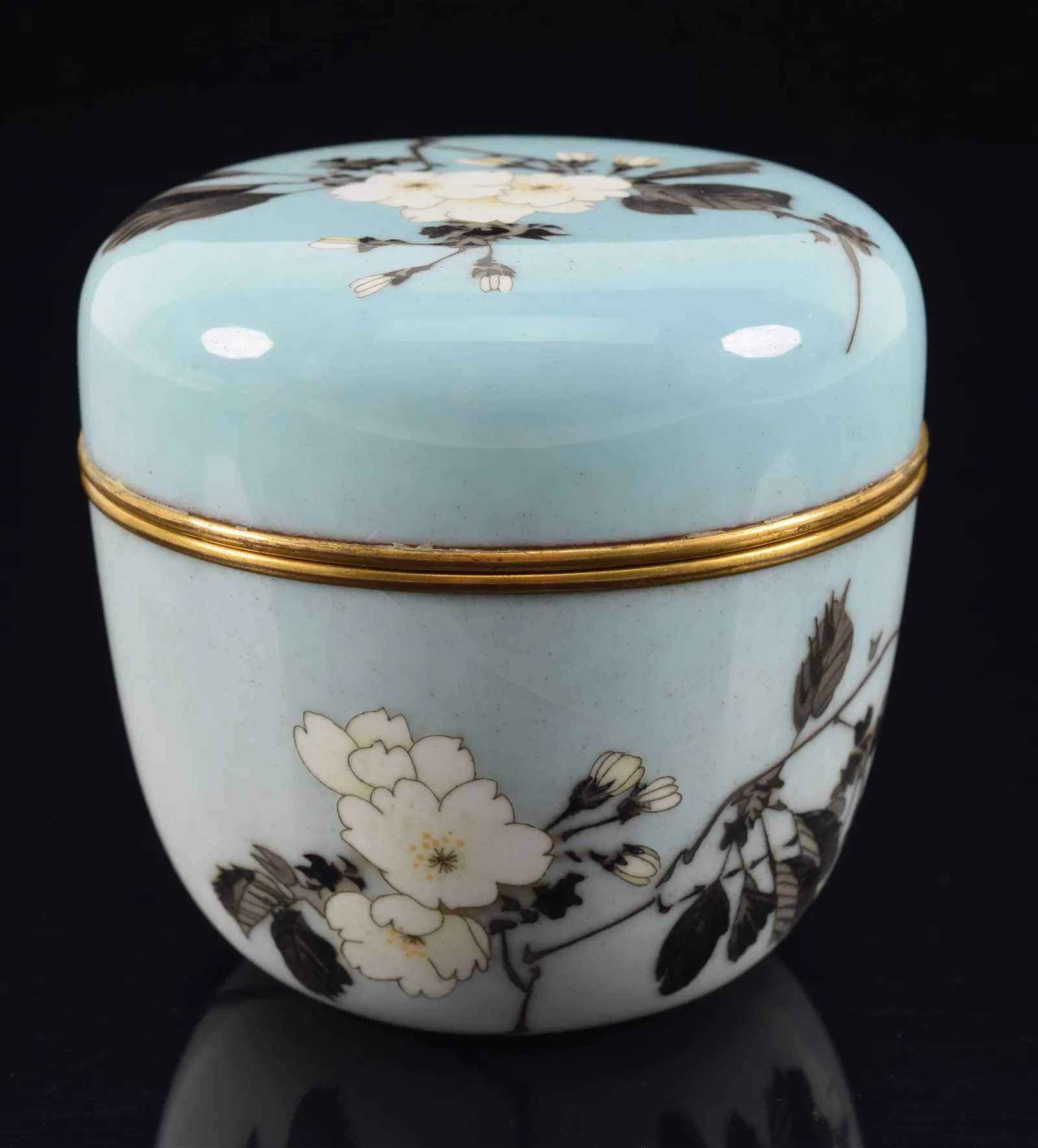 Namikawa Sosuke wireless cloisonne box and cover, estimated at $3,000-$5,000 at Tremont Auctions.