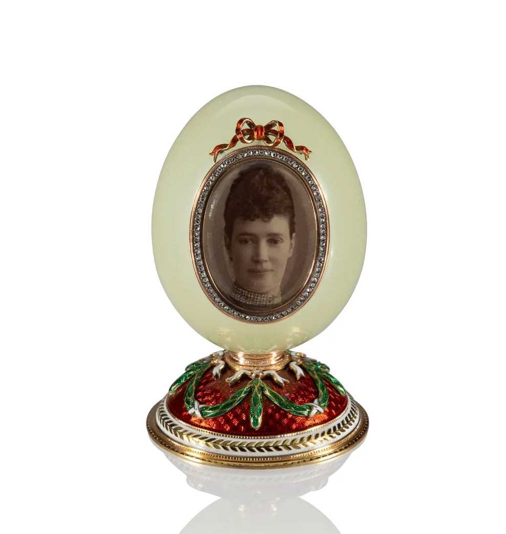 Imperial Fabergé Diamond-Set and Enameled Gold-Mounted Bowenite Egg-Shaped Frame, estimated at $120,000-$220,000 at Heritage.