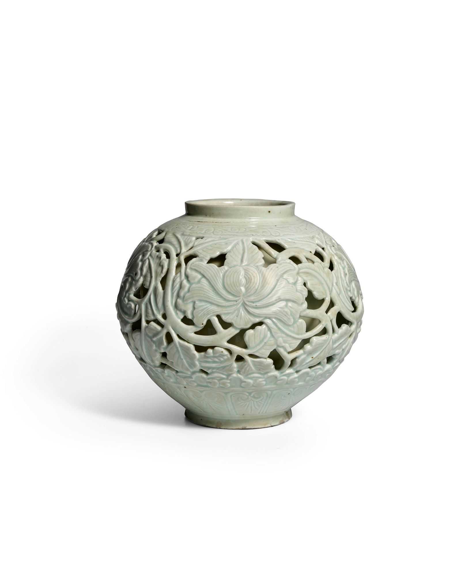 Joseon dynasty white porcelain reticulated jar, which hammered for $200,000 and sold for $256,000 with buyer’s premium at Bonhams’ sale of Fine Korean and Japanese Art on March 21.