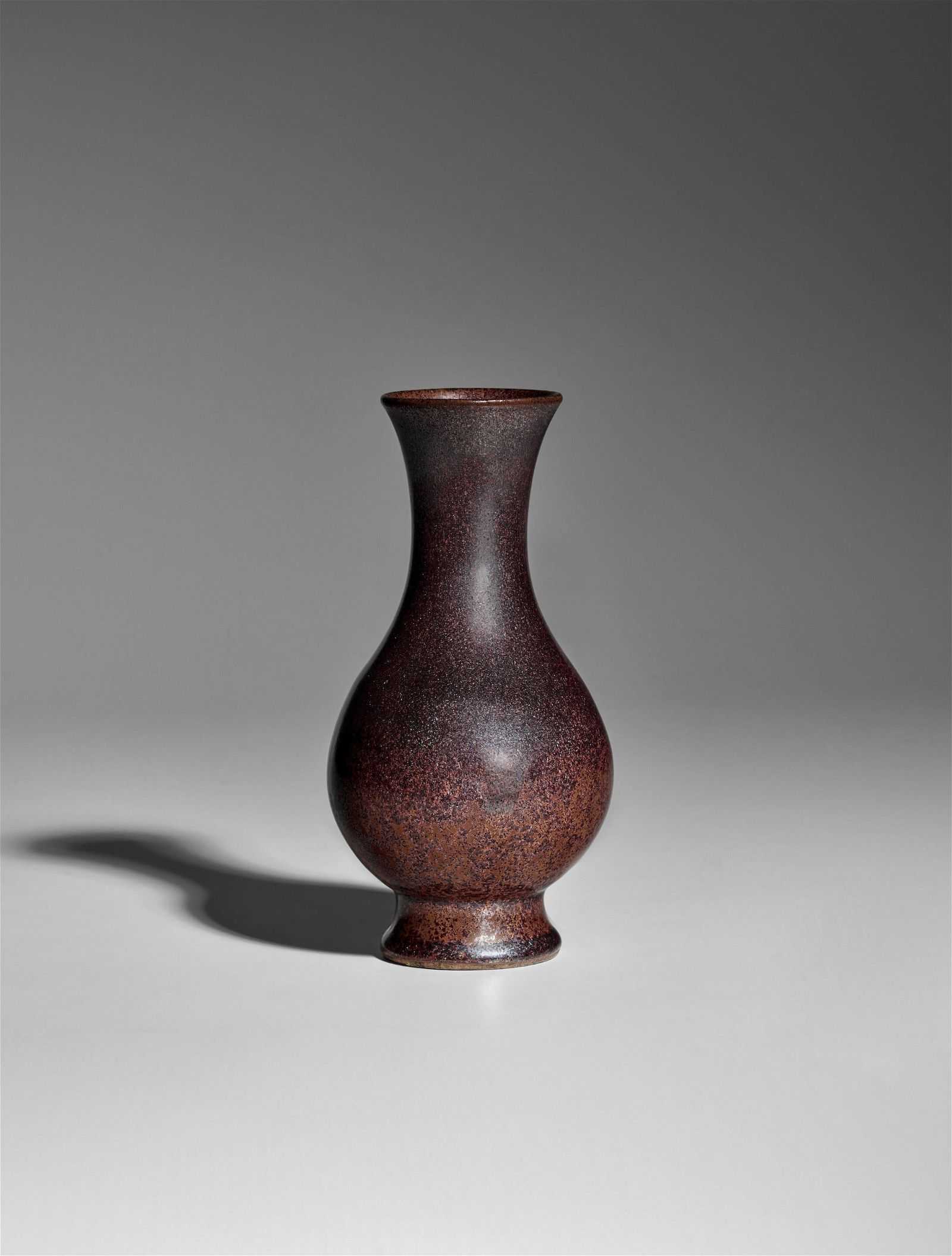 Qianlong ‘imitation bronze’ pear shape vase, which hammered for $32,000 and sold for $40,960 with buyer’s premium as part of Bonhams’ March 18 sale of lots deaccessioned from the Metropolitan Museum of Art.