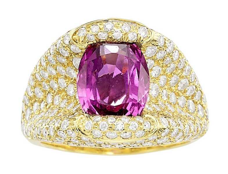 This Henry Dunay ceylon sapphire, diamond, and gold ring realized $8,250 plus the buyer’s premium in September 2022. Image courtesy of Heritage Auctions and LiveAuctioneers.