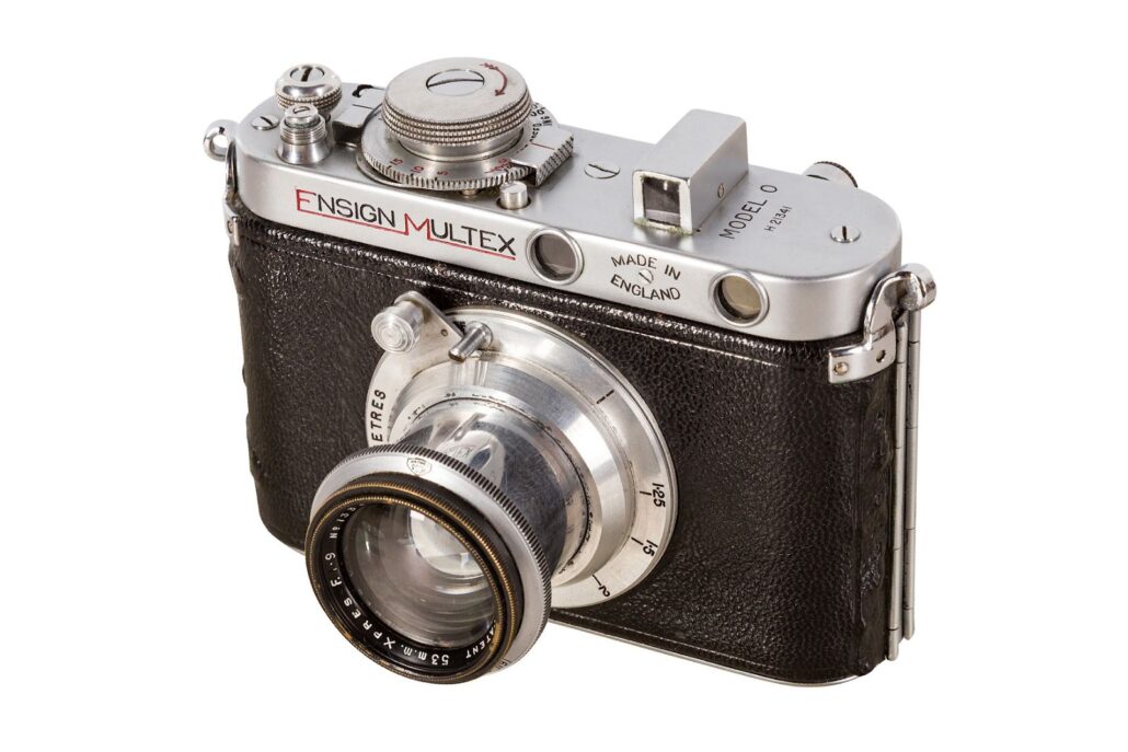Ensign Multex Model O Rangefinder camera with a 53mm Xpres lens by Ross of London, which hammered for £23,000 ($29,060) and sold for £29,900 ($37,780) with buyer’s premium at Chiswick Auctions on March 21.