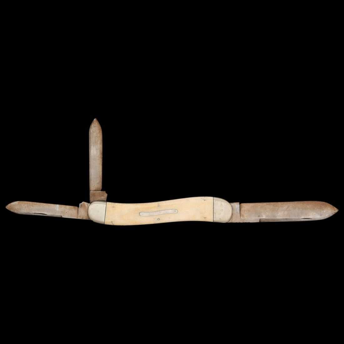 Coquanoc Works three-bladed folding knife, possibly made for the 1876 Centennial Exposition in Philadelphia, estimated at $5,000-$8,000 at Freeman’s Hindman on May 1.
