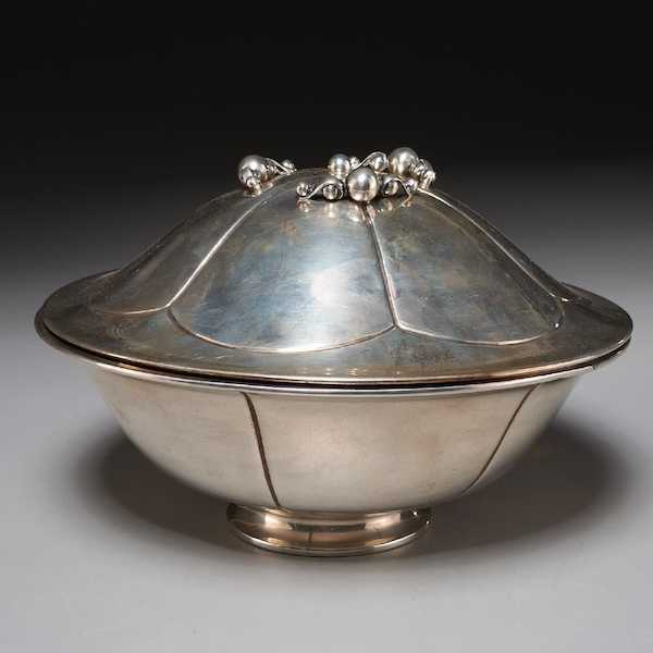 A lidded bowl by Erik Magnussen for Gorham took $2,250 plus the buyer’s premium in May 2018. Image courtesy of Millea Bros Ltd and LiveAuctioneers.