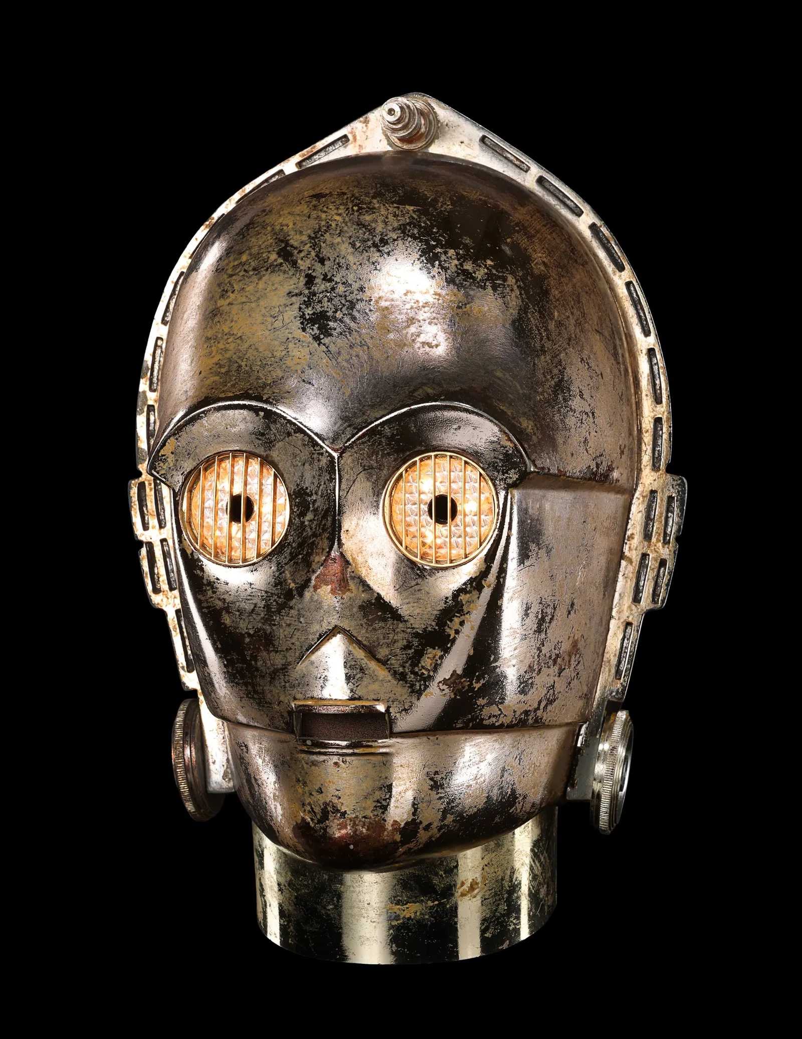 Anthony Daniels Collection C3PO costume head from ‘Return of the Jedi,’ which hammered for $675,000 and sold for $877,500 with buyer’s premium at Propstore March 12.