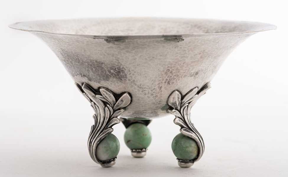 An Erik Magnussen Art Deco sterling silver bowl earned $3,250 plus the buyer’s premium in October 2021. Image courtesy of Auctions at Showplace and LiveAuctioneers.