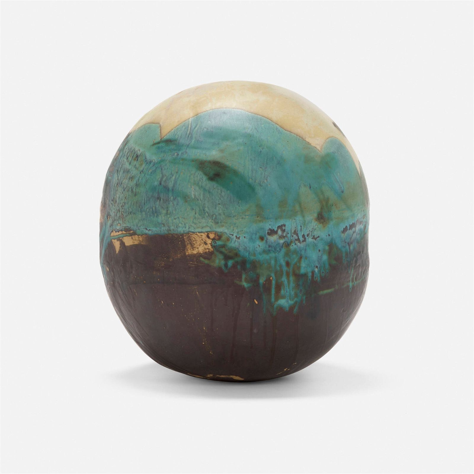 An alternate view of Toshiko Takaezu's ‘Spring Moon’ vessel with a rattle embedded inside it. The piece brought $140,000 plus the buyer’s premium in October 2023. Image courtesy of Rago Arts and Auction Center and LiveAuctioneers.