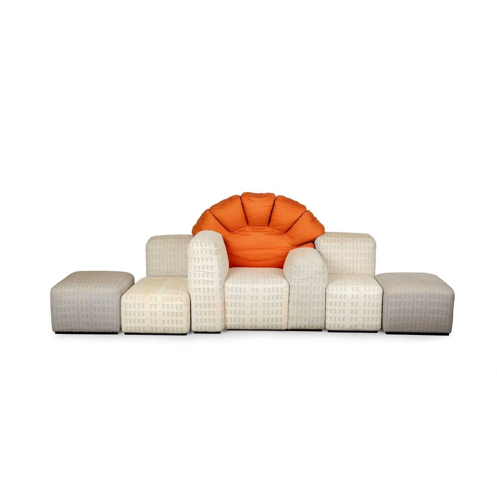 Tramonto a New York (Sunset over New York) three-seater sofa designed by Gaetano Pesce for Cassina, which sold for £6,000 ($7,530, or $9,865 with buyer’s premium) at Lyon & Turnbull.