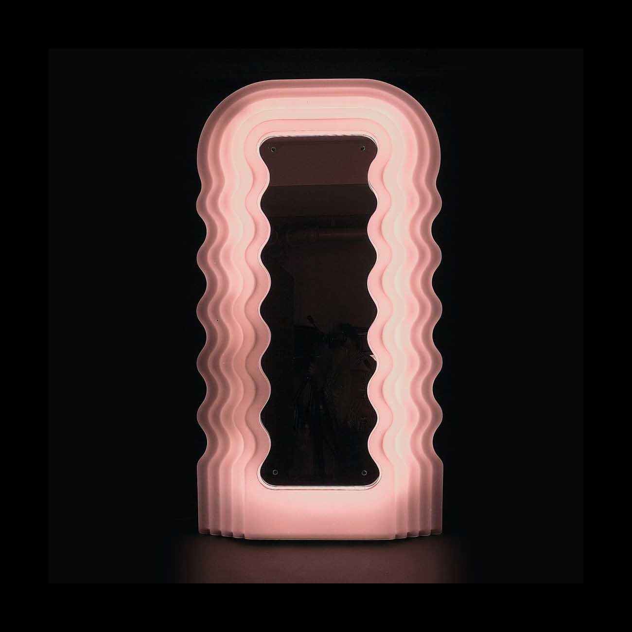Ettore Sottsass Ultrafragola mirror object from 1970, which sold for €8,500 (about $9,150) plus the buyer’s premium in October 2023. Image courtesy of Quittenbaum Kunstauktionen GmbH and LiveAuctioneers.